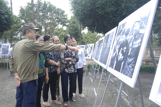 Người dân Đồng Tháp đẫm nước mắt viếng Anh hùng Nguyễn Văn Bảy ảnh 20